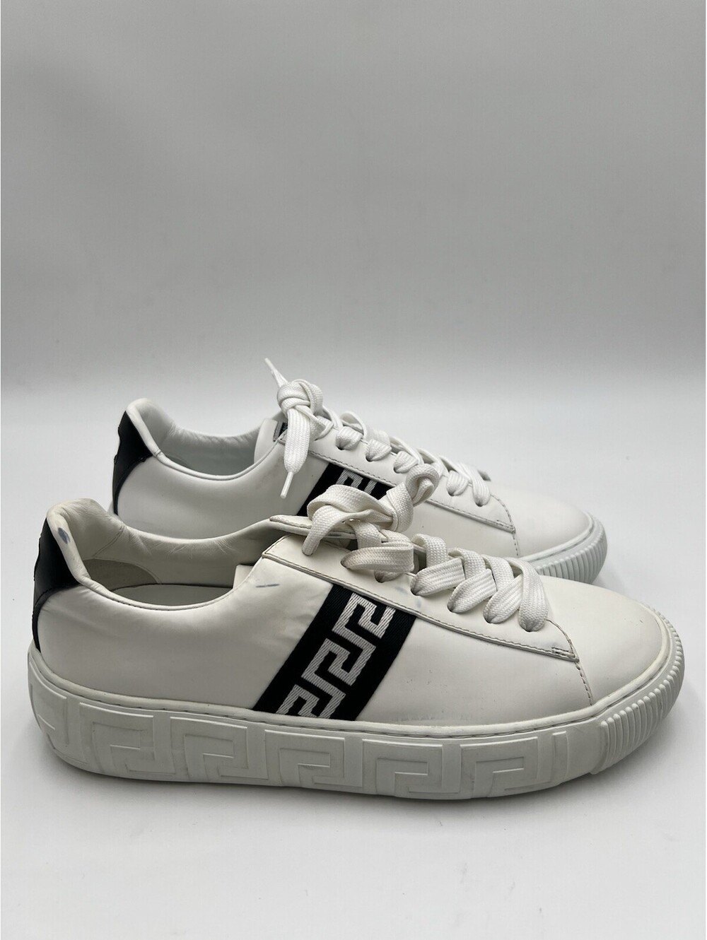 Women’s Versace Greca low-top leather sneakers in white/black Size 39